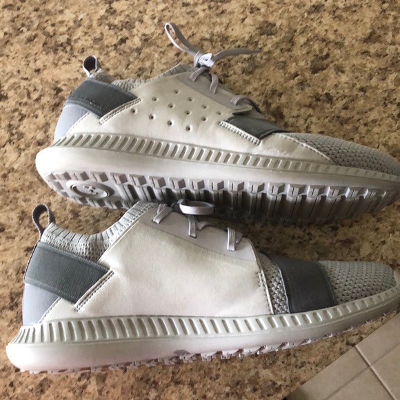 Gray UA sneakers - Picture 5 of 5